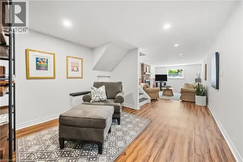 166 Castle Crescent Oakville ON L6J 5H3
