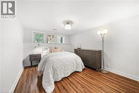 166 Castle Crescent Oakville ON L6J 5H3