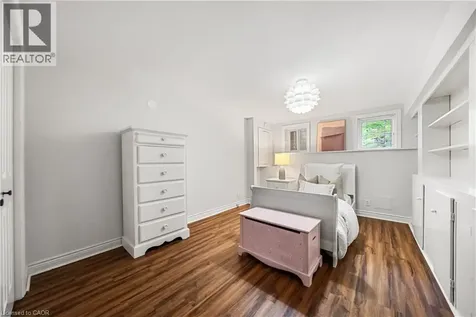 166 Castle Crescent Oakville ON L6J 5H3