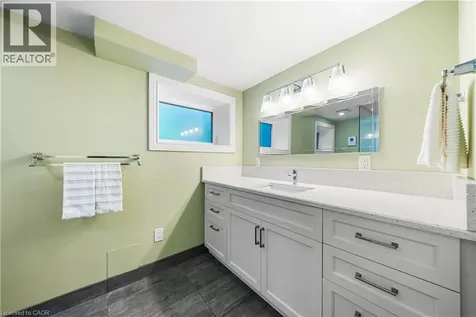 166 Castle Crescent Oakville ON L6J 5H3