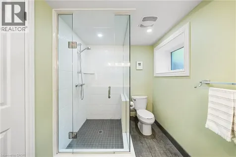 166 Castle Crescent Oakville ON L6J 5H3
