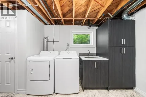 166 Castle Crescent Oakville ON L6J 5H3