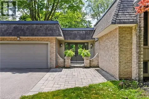 166 Castle Crescent Oakville ON L6J 5H3
