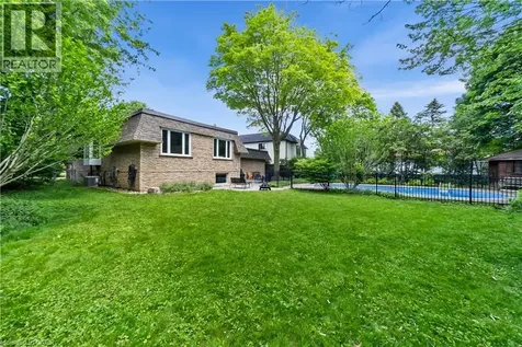 166 Castle Crescent Oakville ON L6J 5H3