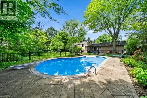 166 Castle Crescent Oakville ON L6J 5H3
