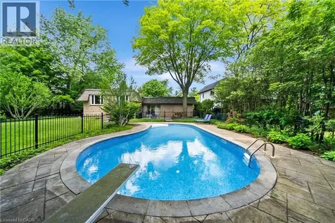 166 Castle Crescent Oakville ON L6J 5H3