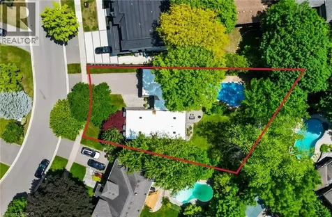 166 Castle Crescent Oakville ON L6J 5H3