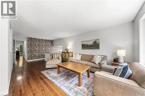 166 Castle Crescent Oakville ON L6J 5H3