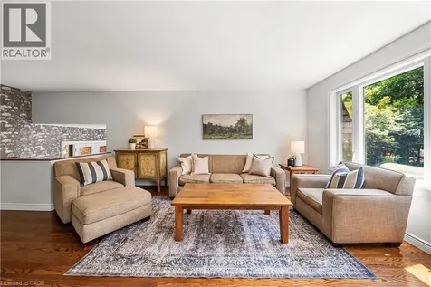 166 Castle Crescent Oakville ON L6J 5H3