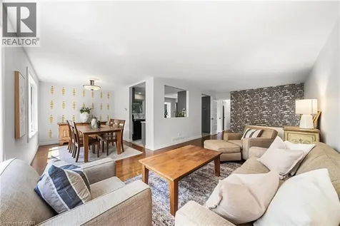 166 Castle Crescent Oakville ON L6J 5H3