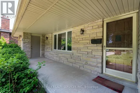 285 Thorncrest Drive Waterloo ON N2L 4L2