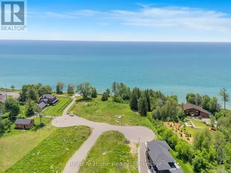 213 Suzanne Mess Boulevard Cobourg ON K9A 3L3