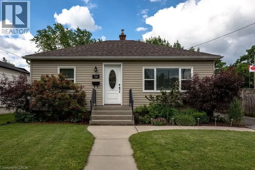720 Britannia Avenue Hamilton ON L8H 2A9