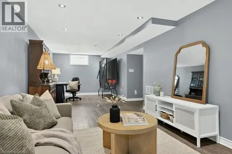 720 Britannia Avenue Hamilton ON L8H 2A9