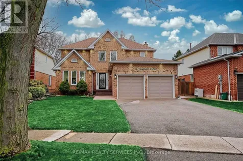 8 Yeoman Drive Brantford ON N3R 7S8