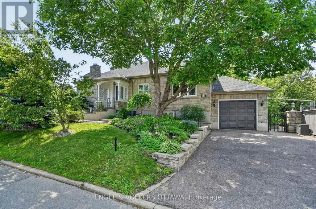 246 Mountbatten Avenue Ottawa ON K1H 7L8