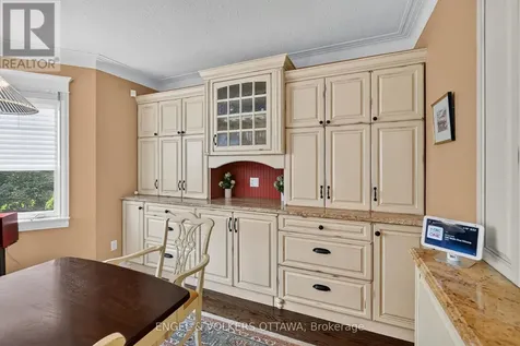 246 Mountbatten Avenue Ottawa ON K1H 7L8