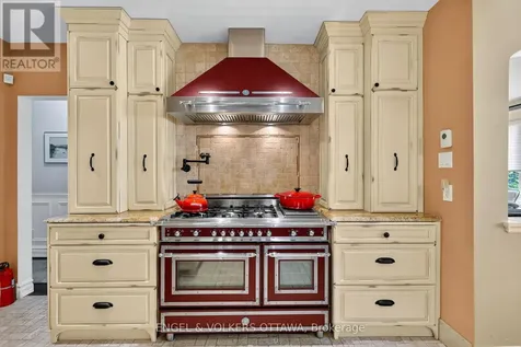 246 Mountbatten Avenue Ottawa ON K1H 7L8