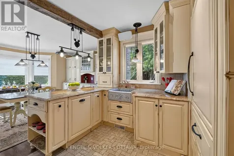 246 Mountbatten Avenue Ottawa ON K1H 7L8