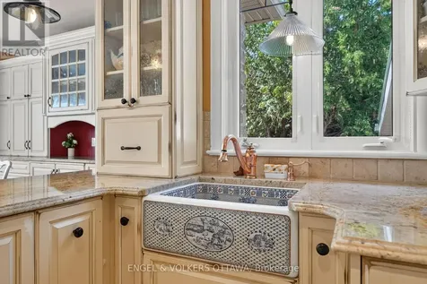 246 Mountbatten Avenue Ottawa ON K1H 7L8