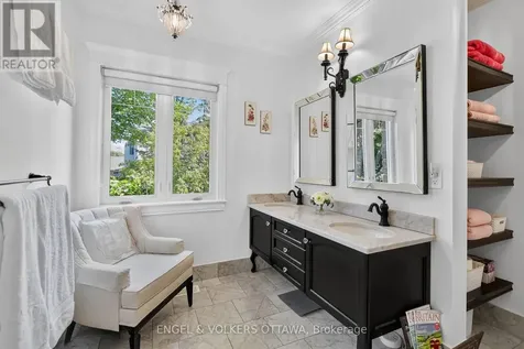 246 Mountbatten Avenue Ottawa ON K1H 7L8
