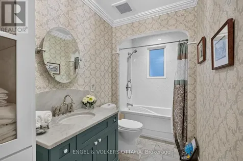 246 Mountbatten Avenue Ottawa ON K1H 7L8