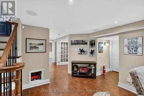 246 Mountbatten Avenue Ottawa ON K1H 7L8