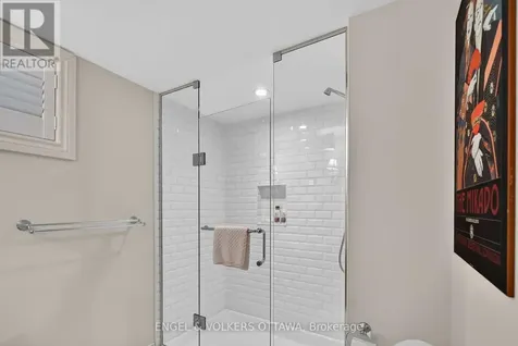 246 Mountbatten Avenue Ottawa ON K1H 7L8
