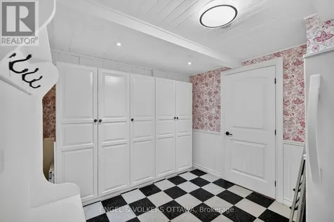 246 Mountbatten Avenue Ottawa ON K1H 7L8