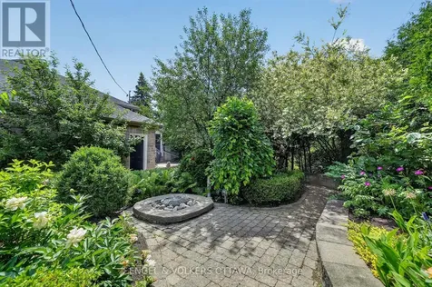 246 Mountbatten Avenue Ottawa ON K1H 7L8