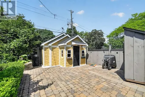 246 Mountbatten Avenue Ottawa ON K1H 7L8