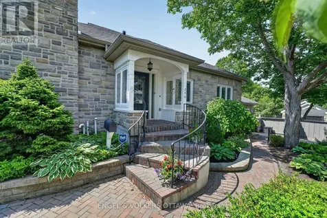 246 Mountbatten Avenue Ottawa ON K1H 7L8
