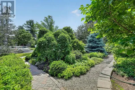 246 Mountbatten Avenue Ottawa ON K1H 7L8