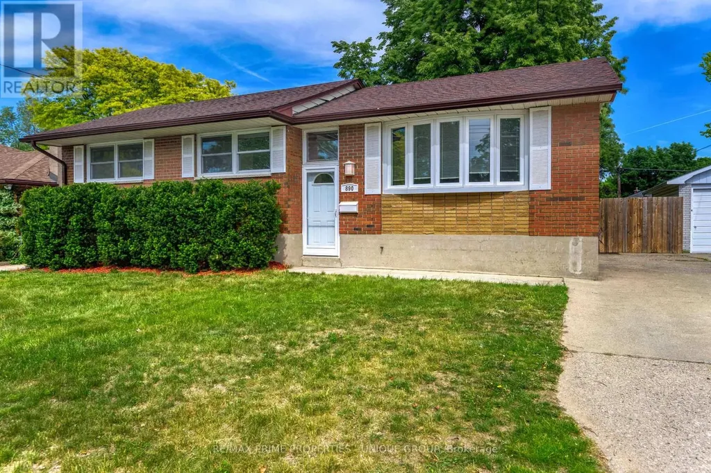 890 Hollands Avenue Sarnia ON N7S 3C1