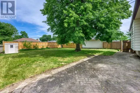890 Hollands Avenue Sarnia ON N7S 3C1