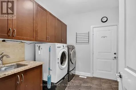 1801 Cedarlakes Way Ottawa ON K4P 1G4