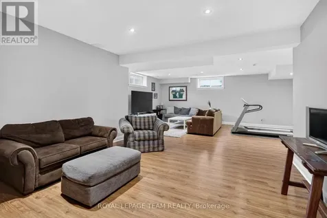 1801 Cedarlakes Way Ottawa ON K4P 1G4