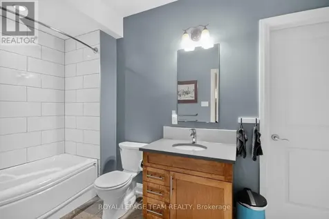1801 Cedarlakes Way Ottawa ON K4P 1G4