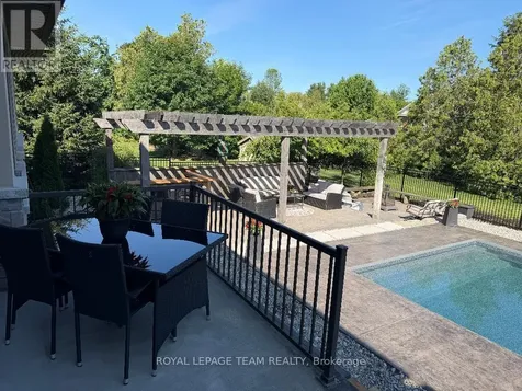 1801 Cedarlakes Way Ottawa ON K4P 1G4