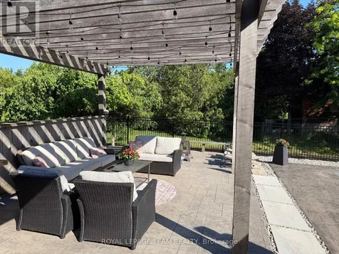 1801 Cedarlakes Way Ottawa ON K4P 1G4