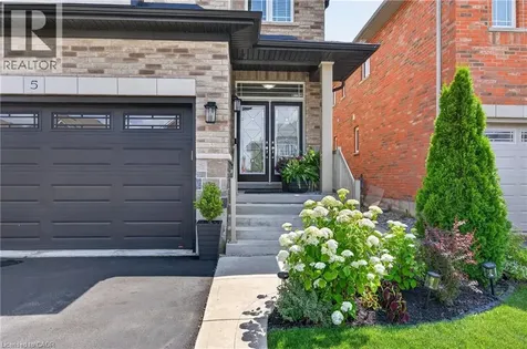 5 Narbonne Crescent Stoney Creek ON L8J 0J8