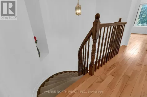 1015 Candlewood Street Ottawa ON K4A 5E8