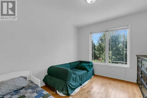 1015 Candlewood Street Ottawa ON K4A 5E8