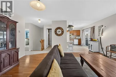 24 Kenyon Crescent Grimsby ON L3M 5S4