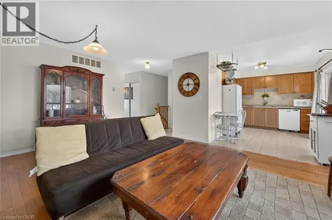 24 Kenyon Crescent Grimsby ON L3M 5S4