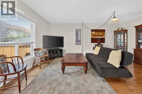 24 Kenyon Crescent Grimsby ON L3M 5S4