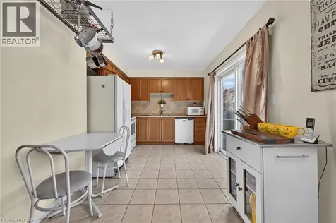 24 Kenyon Crescent Grimsby ON L3M 5S4