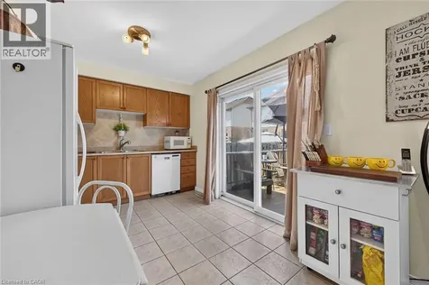 24 Kenyon Crescent Grimsby ON L3M 5S4