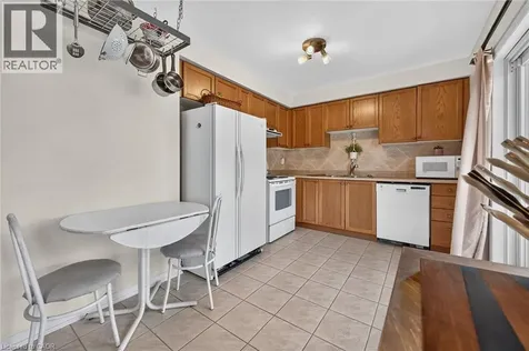 24 Kenyon Crescent Grimsby ON L3M 5S4