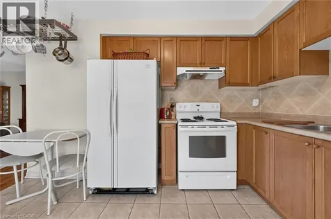 24 Kenyon Crescent Grimsby ON L3M 5S4
